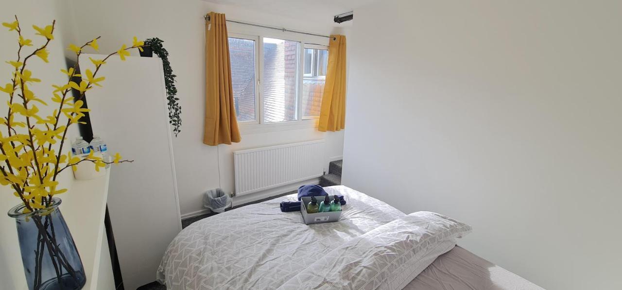 Move Inn Estates - Multiple Rooms Лондон Экстерьер фото